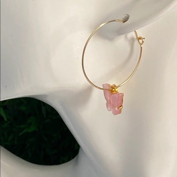Pink butterfly charm Hoop earring - Picture 3 of 3